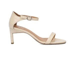 Aquatalia cream colored heel. Brand new never worn